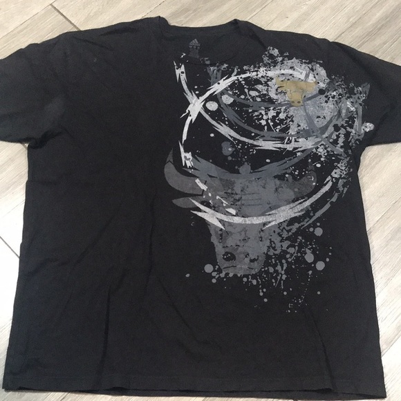 Adidas Chicago Bulls Graffiti Black Screen Print             T-Shirt size 2XL - Picture 5 of 11